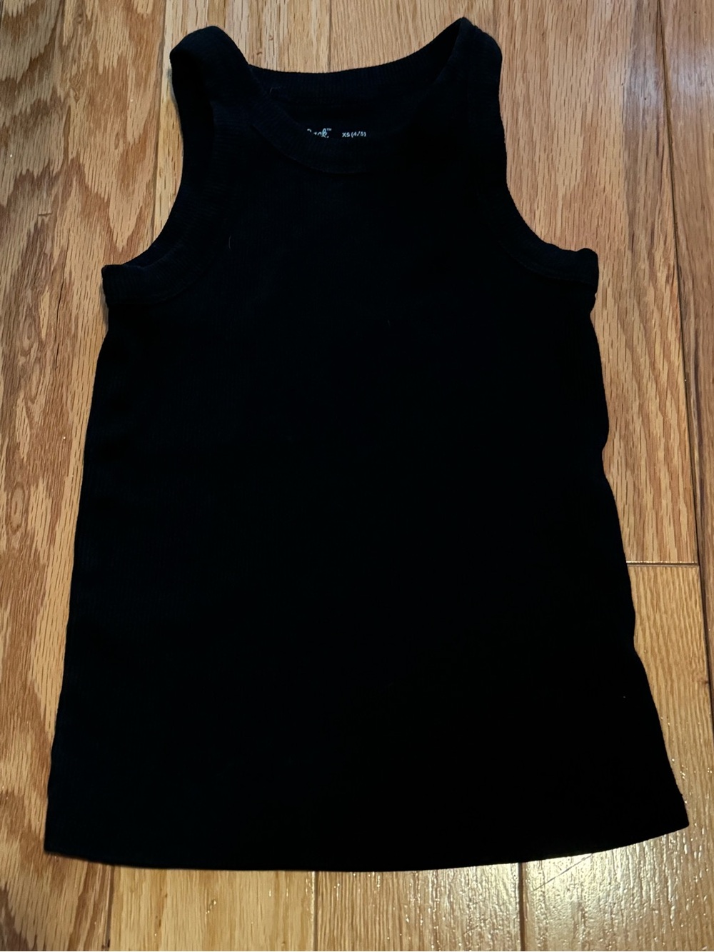 8 tank tops - Picture 7 of 9